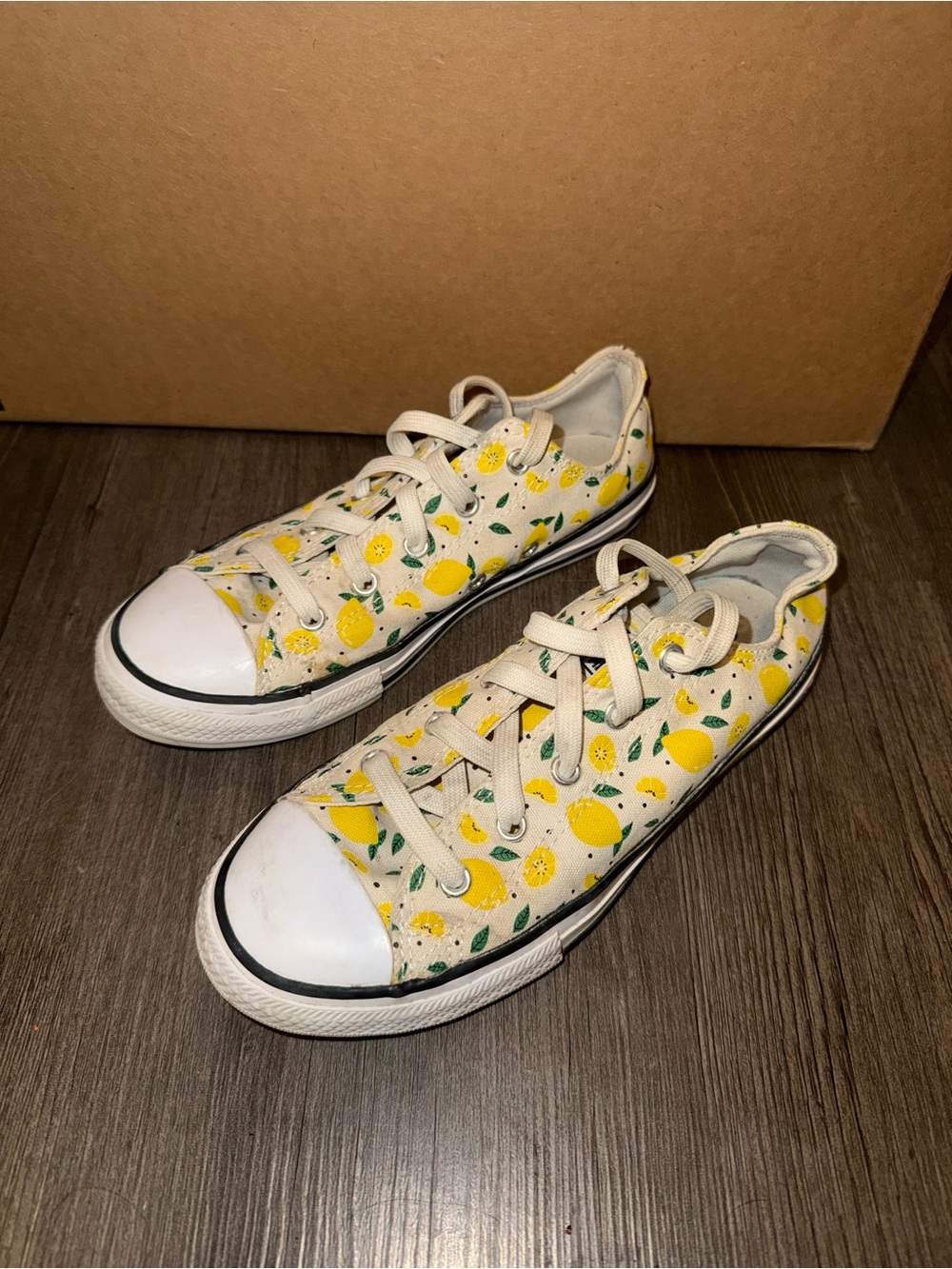 Converse Kids Low-Top Sneakers with Yellow Lemon Print